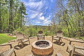 Woodsy Mountain-view Getaway w/ Hot Tub!