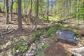 Woodsy Mountain-view Getaway w/ Hot Tub!
