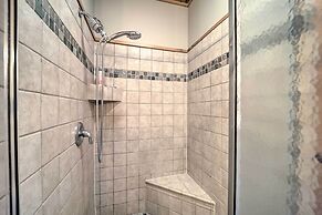 Woodsy Mountain-view Getaway w/ Hot Tub!