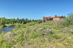 Griffel River Ranch w/ Views - An Anglers Dream!