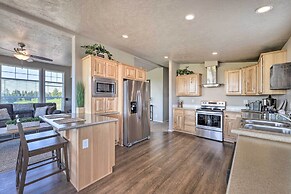 Griffel River Ranch w/ Views - An Anglers Dream!