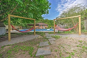 Lake Michigan Hideaway: Pool, Steps to Beach!