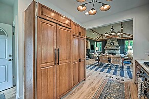 Lake Michigan Hideaway: Pool, Steps to Beach!