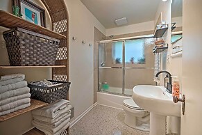 Lake Michigan Hideaway: Pool, Steps to Beach!