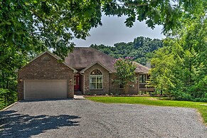 Luxe Lake Cumberland Retreat w/ Decks on 1 Acre!