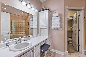 Luxe Lake Cumberland Retreat w/ Decks on 1 Acre!