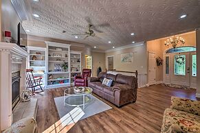 Luxe Lake Cumberland Retreat w/ Decks on 1 Acre!