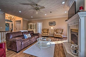 Luxe Lake Cumberland Retreat w/ Decks on 1 Acre!