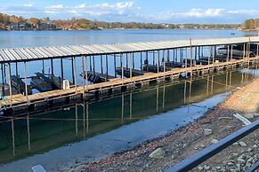 Pool & Dock Access: Lakefront Hot Springs Condo!