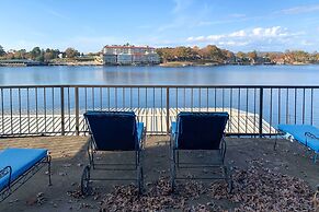 Pool & Dock Access: Lakefront Hot Springs Condo!