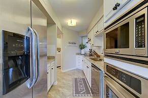 Pool & Dock Access: Lakefront Hot Springs Condo!