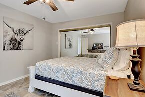 Pool & Dock Access: Lakefront Hot Springs Condo!