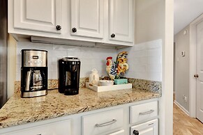 Pool & Dock Access: Lakefront Hot Springs Condo!