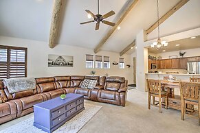 Deck & Gas Grill: Spacious Pinetop Cabin