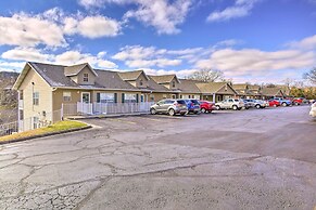 Condo w/ Family Amenities, 3 Mi to Branson Strip!