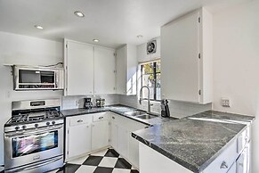 Sun-lit Phoenix Gem: Backyard Entertainment Patio!