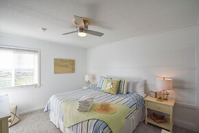 Coastal Condo w/ Public Atlantic Beach Access