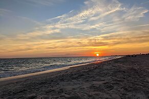 Coastal Condo w/ Public Atlantic Beach Access