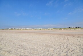 Coastal Condo w/ Public Atlantic Beach Access