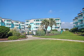 Coastal Condo w/ Public Atlantic Beach Access