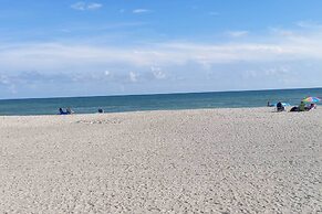 Coastal Condo w/ Public Atlantic Beach Access