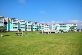 Coastal Condo w/ Public Atlantic Beach Access