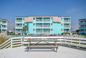 Coastal Condo w/ Public Atlantic Beach Access