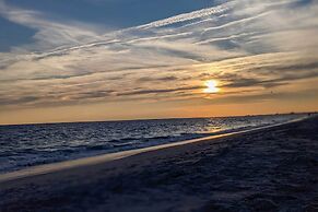 Coastal Condo w/ Public Atlantic Beach Access