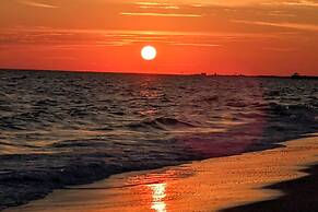 Coastal Condo w/ Public Atlantic Beach Access