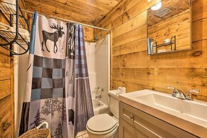 Wilmington Chalet w/ Hot Tub < 8 Mi to Mount Snow!