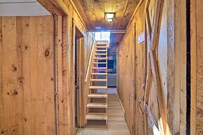 Wilmington Chalet w/ Hot Tub < 8 Mi to Mount Snow!