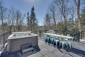 Wilmington Chalet w/ Hot Tub < 8 Mi to Mount Snow!