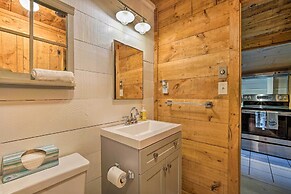 Wilmington Chalet w/ Hot Tub < 8 Mi to Mount Snow!