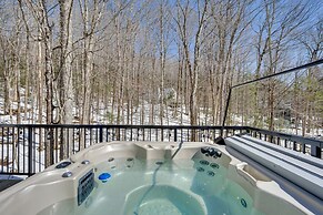 Wilmington Chalet w/ Hot Tub < 8 Mi to Mount Snow!