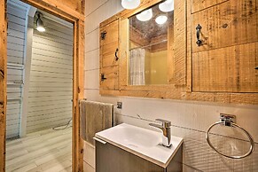 Wilmington Chalet w/ Hot Tub < 8 Mi to Mount Snow!