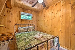 Wilmington Chalet w/ Hot Tub < 8 Mi to Mount Snow!