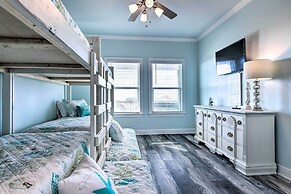 Luxe Stilted Home w/ Kayaks: Walk to Beach