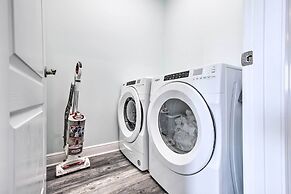 Luxe Stilted Home w/ Kayaks: Walk to Beach