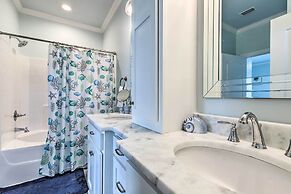 Luxe Stilted Home w/ Kayaks: Walk to Beach