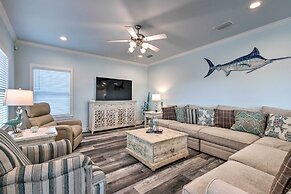 Luxe Stilted Home w/ Kayaks: Walk to Beach