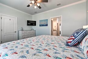 Luxe Stilted Home w/ Kayaks: Walk to Beach