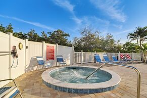 Balcony & Views: Sunny Indian Shores Condo!