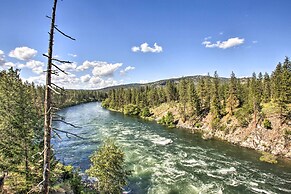 Nine Mile Falls Hideaway: Scenic Retreat on River