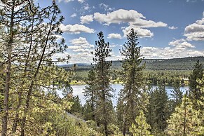 Nine Mile Falls Hideaway: Scenic Retreat on River