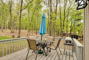 Albrightsville Family Hideaway w/ Private Hot Tub!