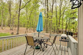 Albrightsville Family Hideaway w/ Private Hot Tub!