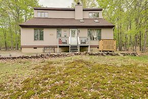 Albrightsville Family Hideaway w/ Private Hot Tub!