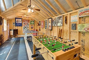 Albrightsville Family Hideaway w/ Private Hot Tub!