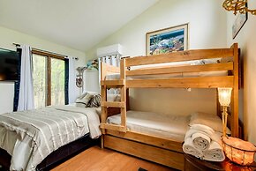 Albrightsville Family Hideaway w/ Private Hot Tub!