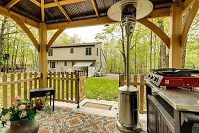 Albrightsville Family Hideaway w/ Private Hot Tub!
